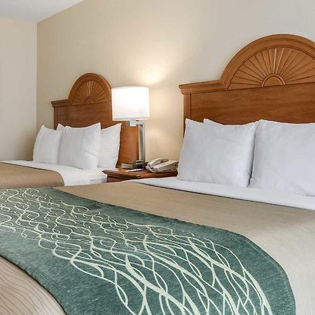 Super 8 By Wyndham Great Bend Hotel Bagian luar foto