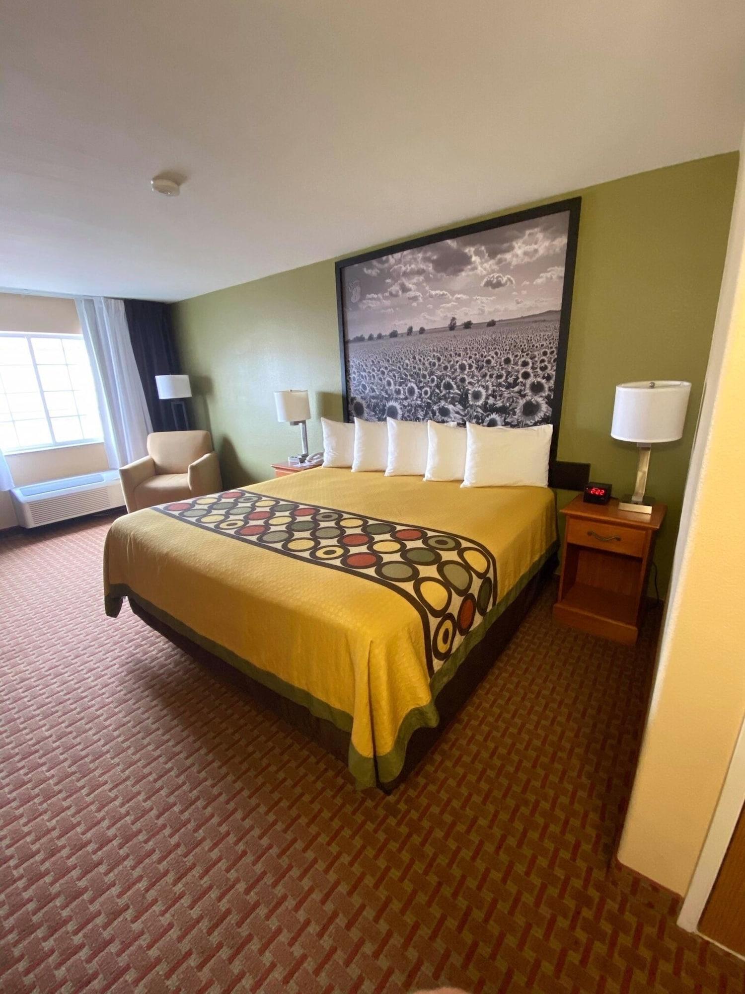 Super 8 By Wyndham Great Bend Hotel Bagian luar foto