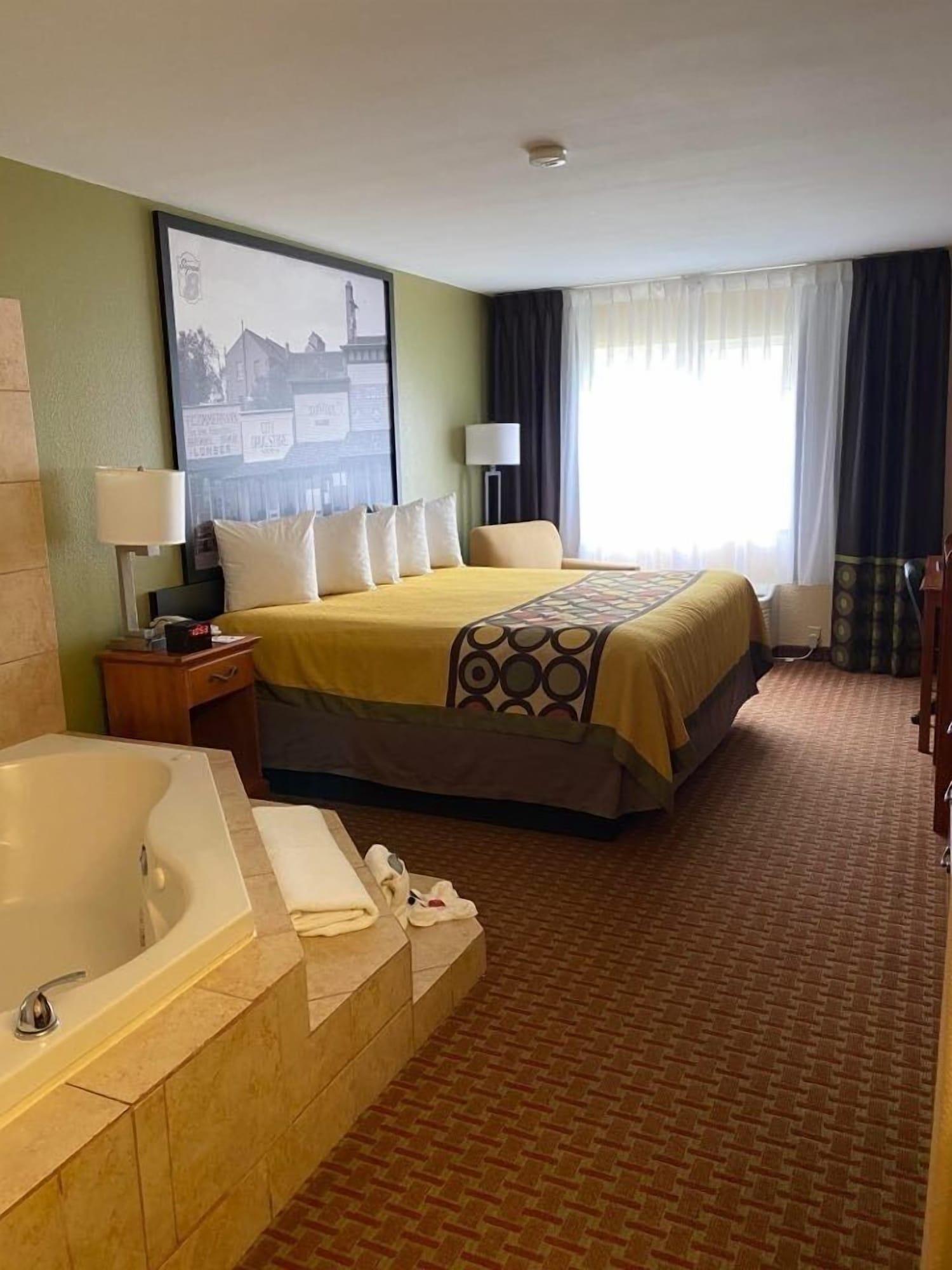 Super 8 By Wyndham Great Bend Hotel Bagian luar foto