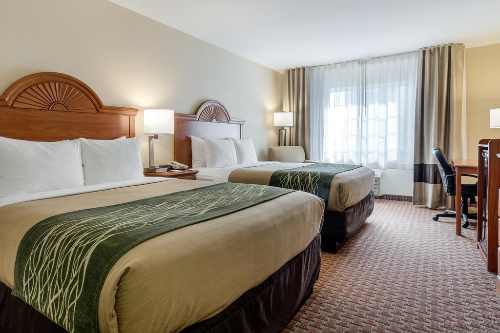 Super 8 By Wyndham Great Bend Hotel Bagian luar foto