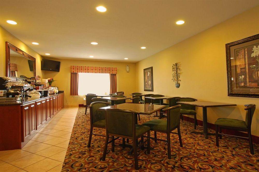Super 8 By Wyndham Great Bend Hotel Restoran foto