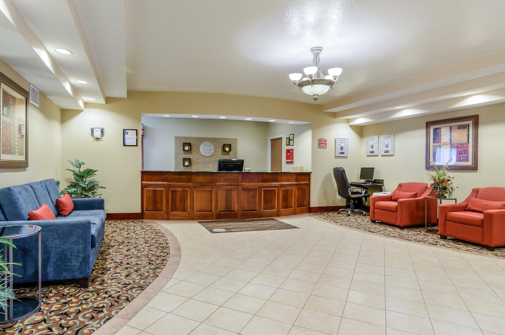 Super 8 By Wyndham Great Bend Hotel Bagian luar foto
