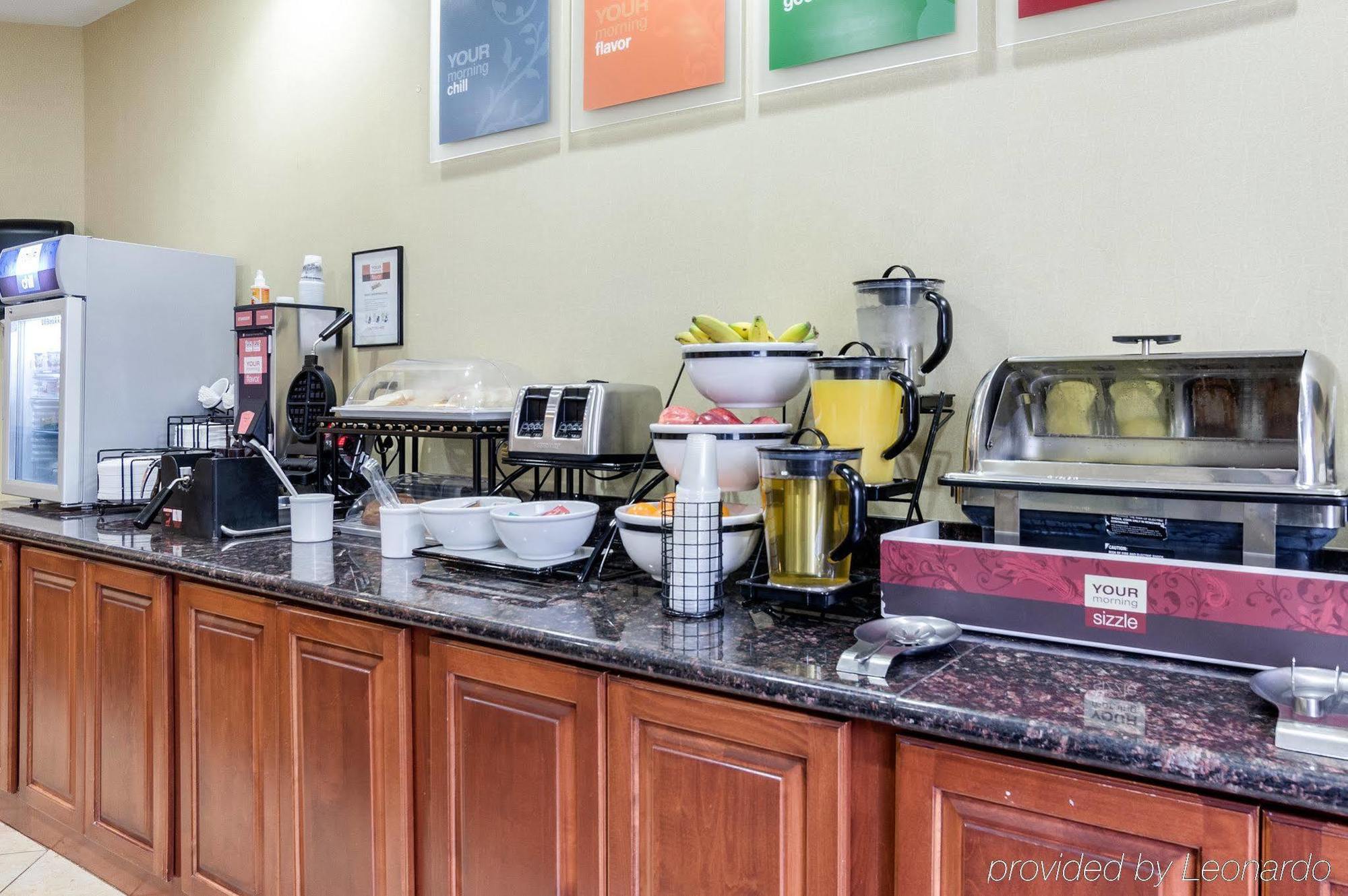 Super 8 By Wyndham Great Bend Hotel Bagian luar foto