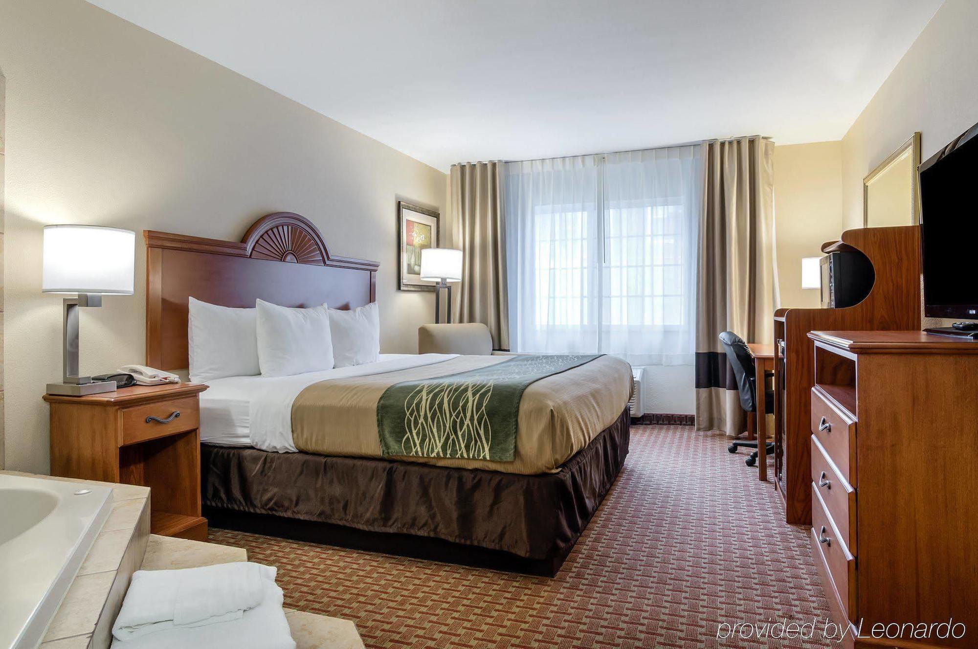 Super 8 By Wyndham Great Bend Hotel Bagian luar foto