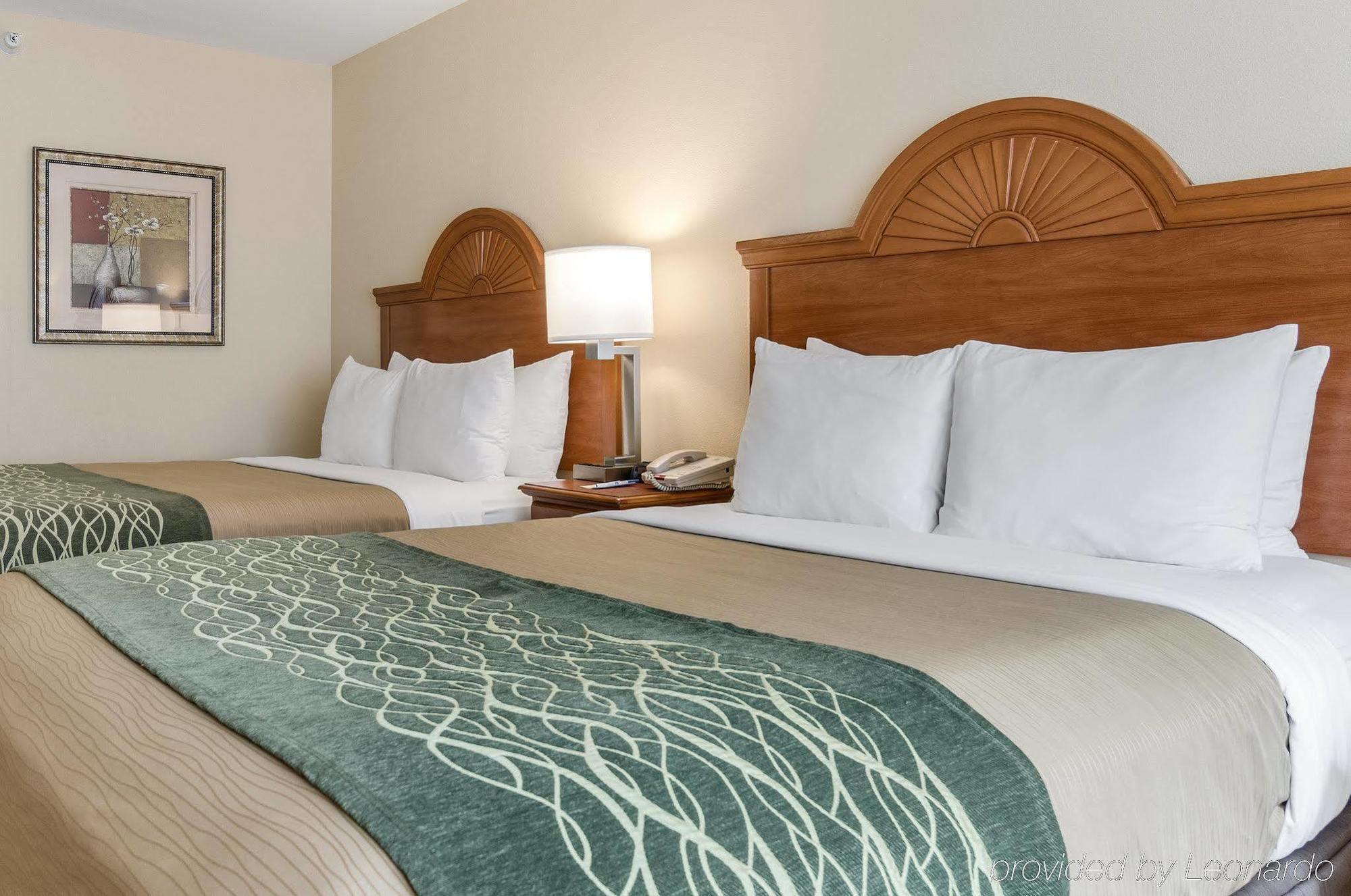 Super 8 By Wyndham Great Bend Hotel Bagian luar foto