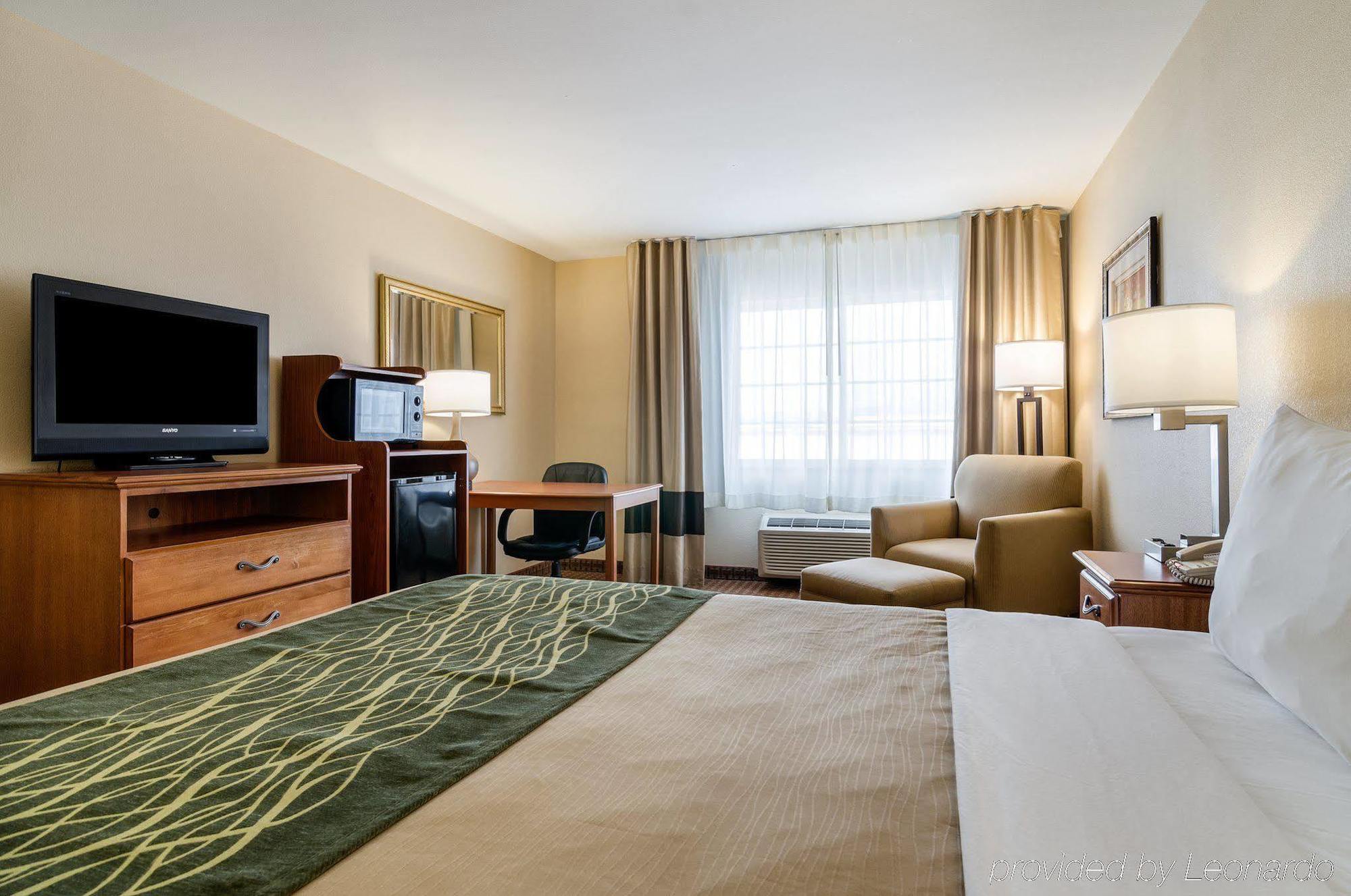 Super 8 By Wyndham Great Bend Hotel Bagian luar foto