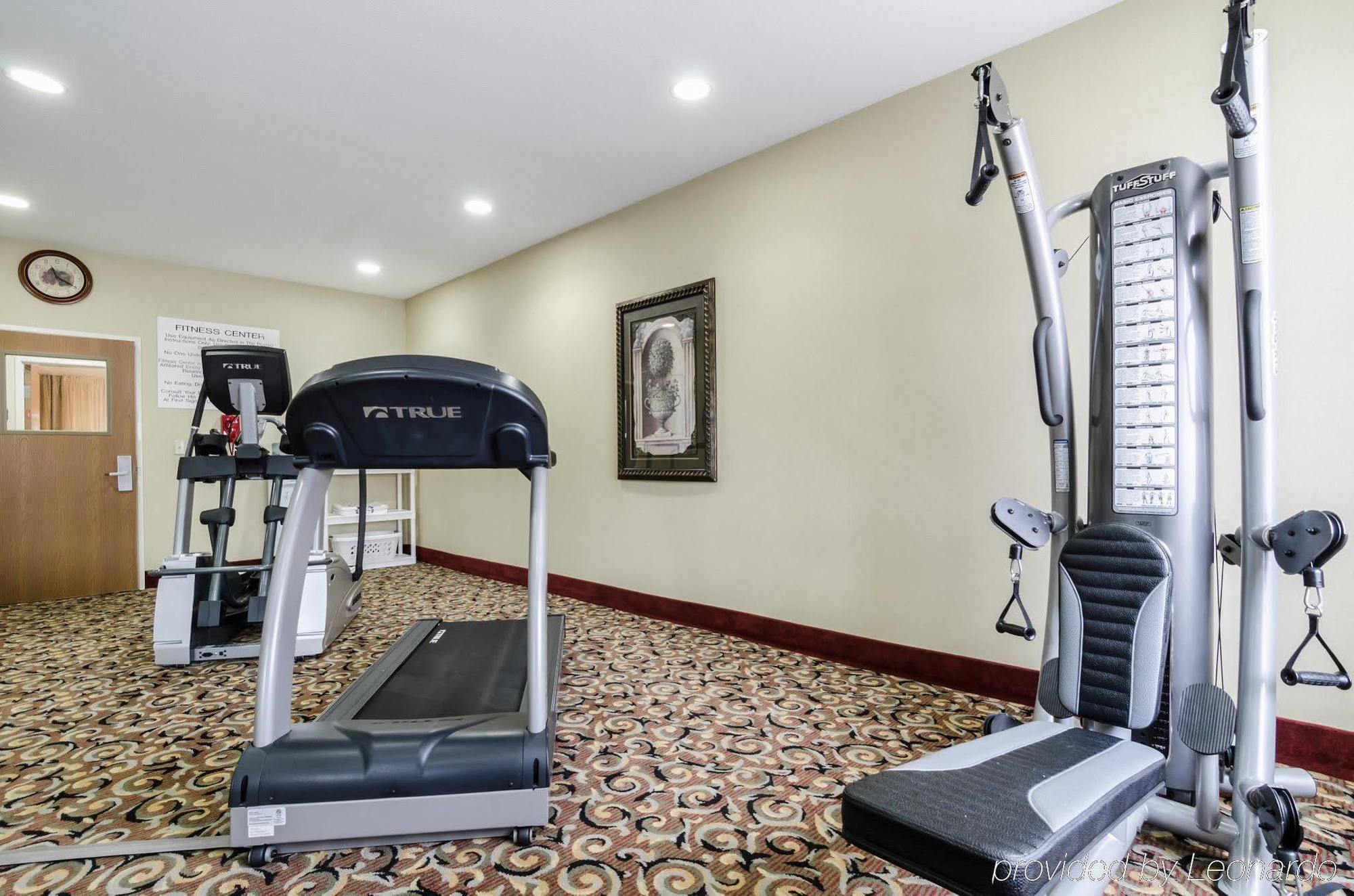 Super 8 By Wyndham Great Bend Hotel Bagian luar foto