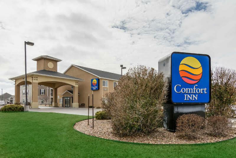 Super 8 By Wyndham Great Bend Hotel Bagian luar foto