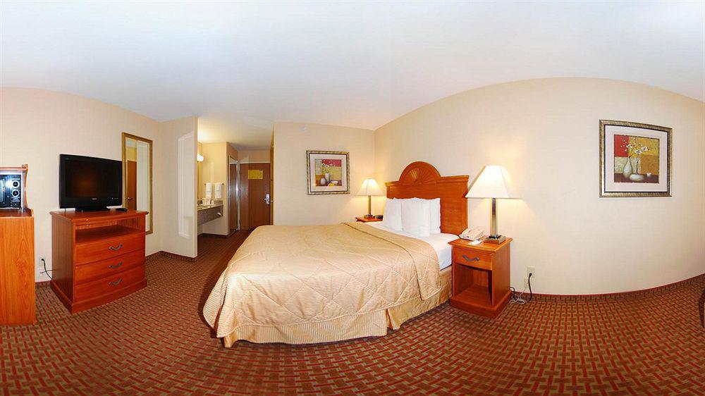 Super 8 By Wyndham Great Bend Hotel Bagian luar foto