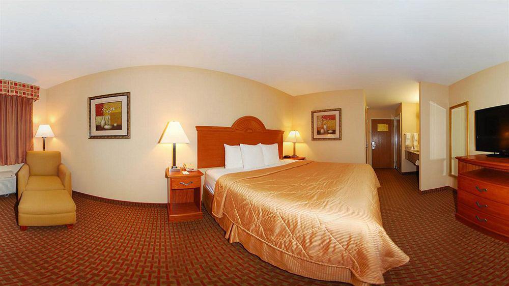 Super 8 By Wyndham Great Bend Hotel Bagian luar foto